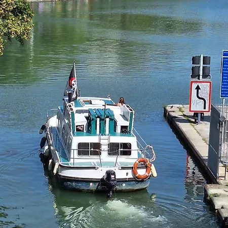 Boat Judy Proche Paris *